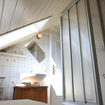 Schone Dachgeschosswohnung In Villa Mit Zentrumsnaher Lage Schleiz Exterior foto