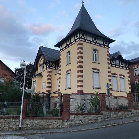 Schone Dachgeschosswohnung In Villa Mit Zentrumsnaher Lage Schleiz Exterior foto