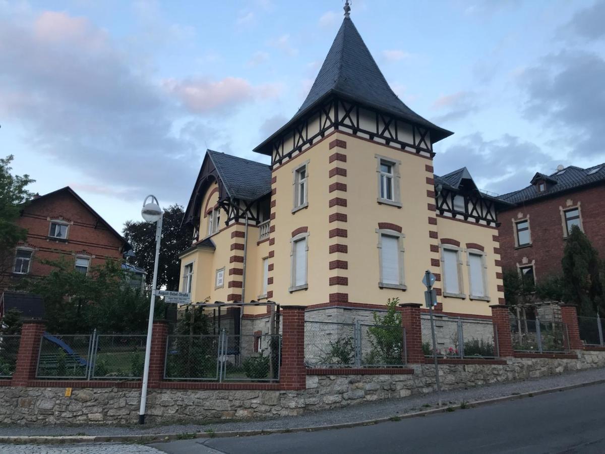 Schone Dachgeschosswohnung In Villa Mit Zentrumsnaher Lage Schleiz Exterior foto